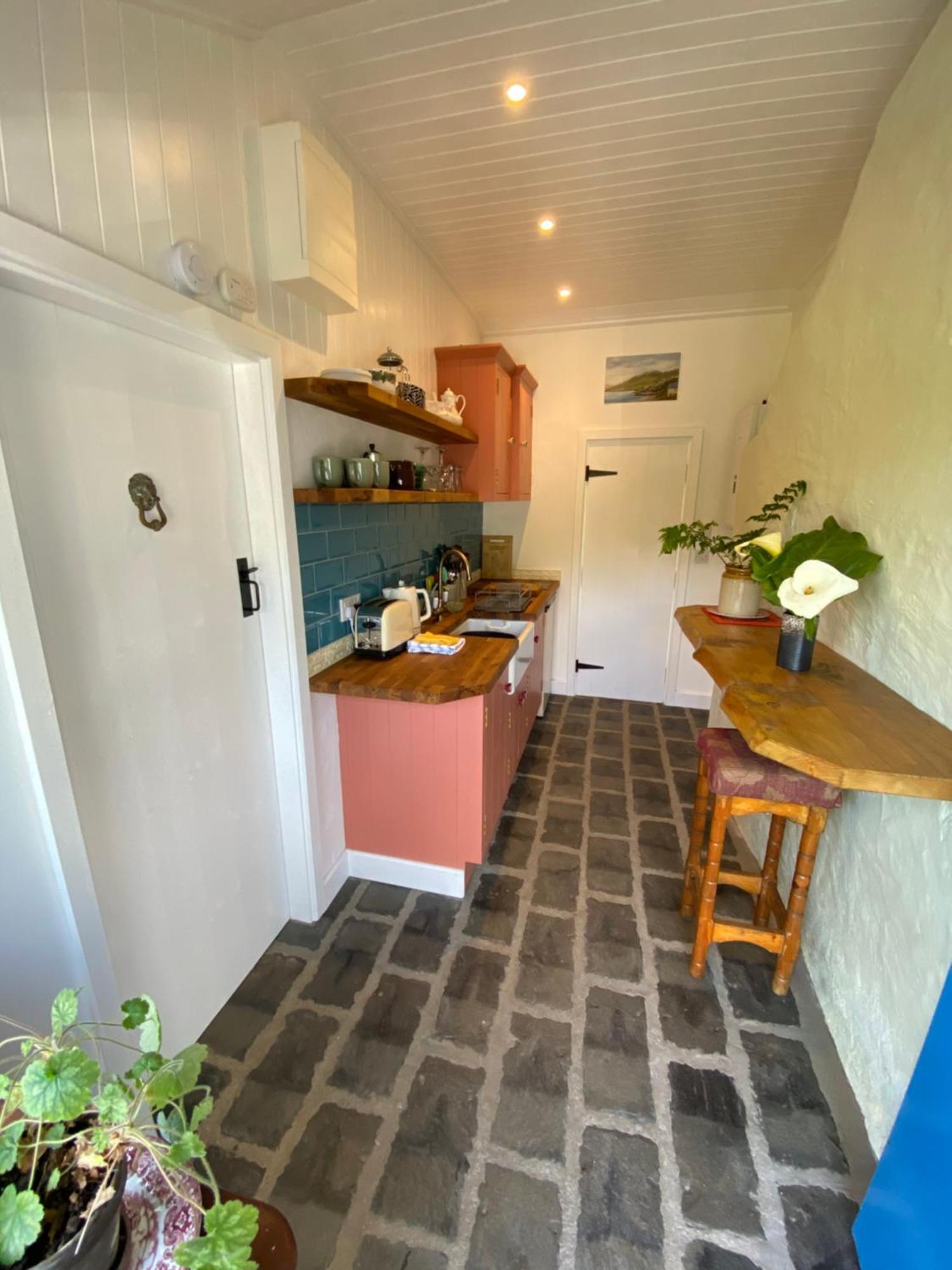 Unique Old Stone Cottage キラーニー エクステリア 写真