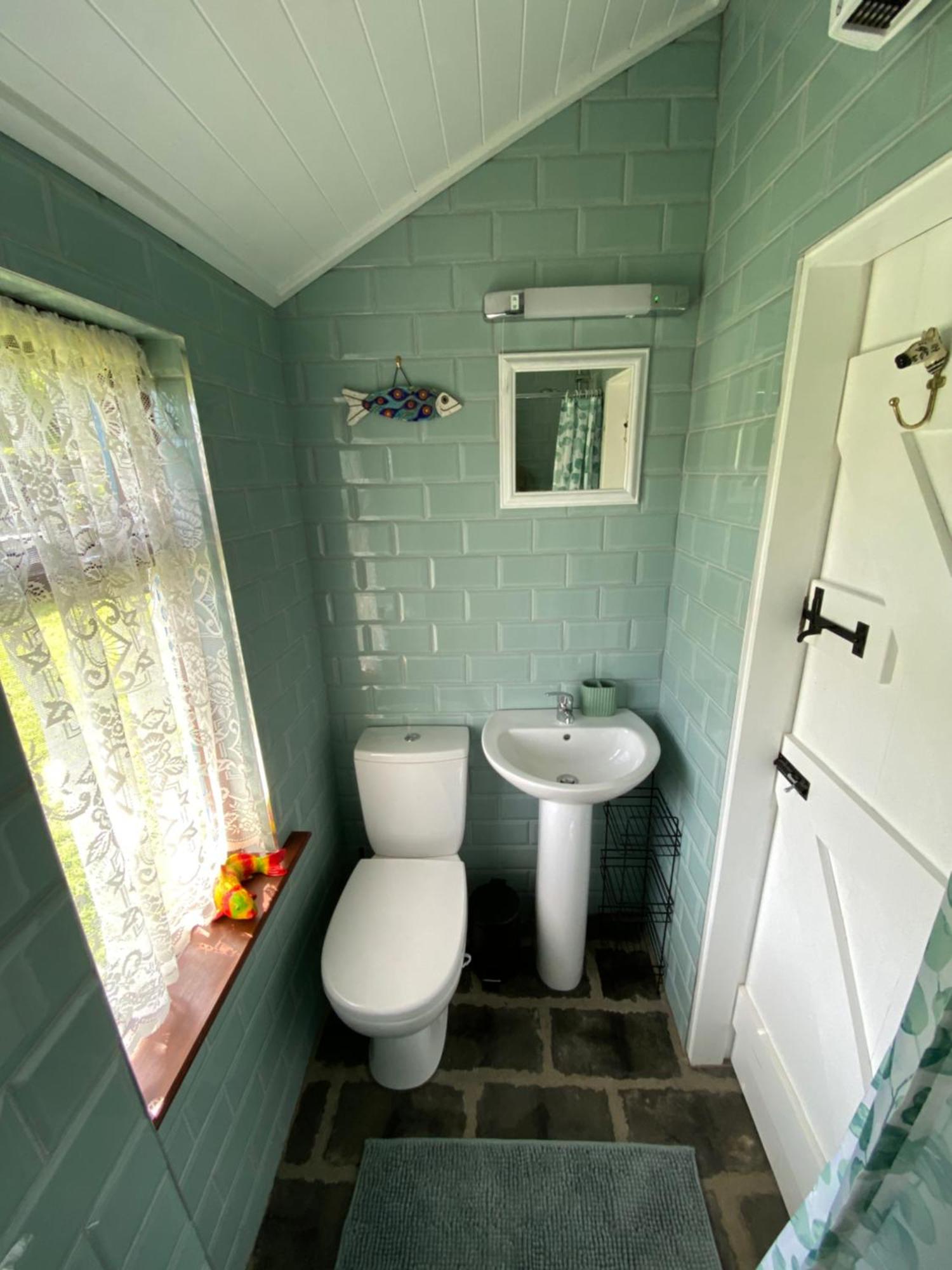 Unique Old Stone Cottage キラーニー エクステリア 写真