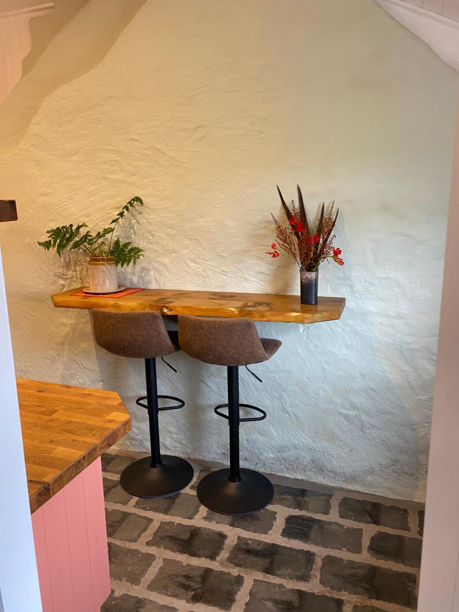 Unique Old Stone Cottage キラーニー エクステリア 写真